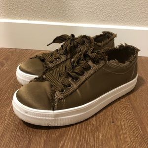 Rock & Candy Women’s Silky Satin Olive Size 9